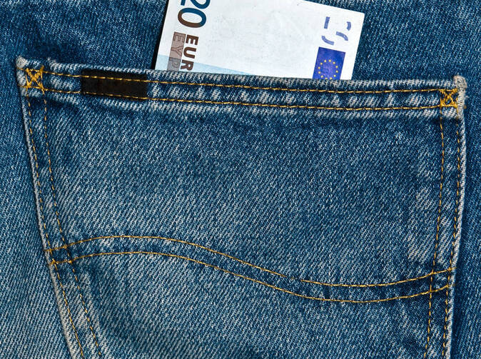 FSA udělila vysokou pokutu za úplatky a korupci