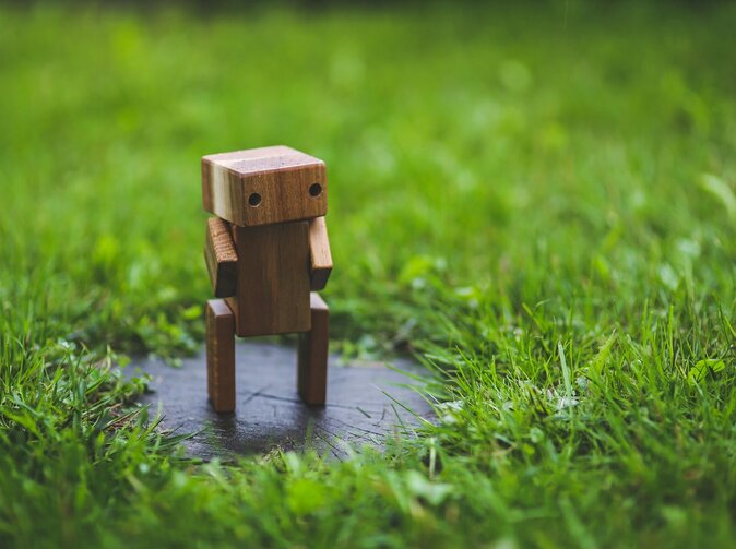 Zapojit AI a roboty do péče o nemocné a umírající většině Čechů nevadí