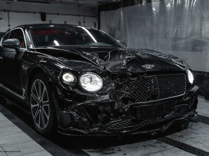 Podvod, Bentley a pojistka. Soud rozhodl v kauze nehody Limberského vozu