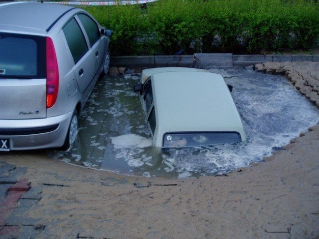 Britské pojišťovny naříkají nad škodami způsobenými výtluky