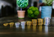 Světový den spoření slaví 102 let. Víte, jak jsou vaše úspory chráněné?