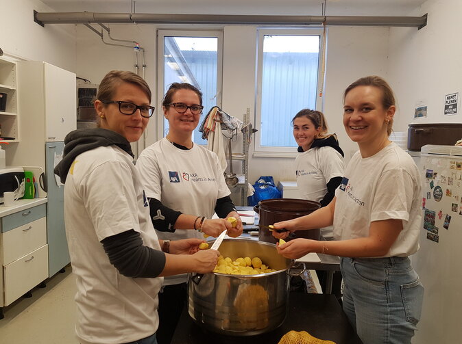 Zaměstnanci skupiny AXA pomáhali v komunitách