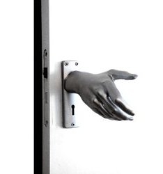 Do trezoru vnikla myš a rozkousala nám část hotovosti