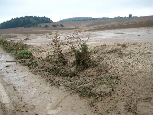 Čína bojuje s povodněmi, starobylé město téměř zmizelo pod hladinou 