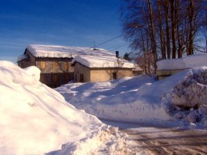 Připadlo až 20 centimetrů, sníh zastavil vlaky