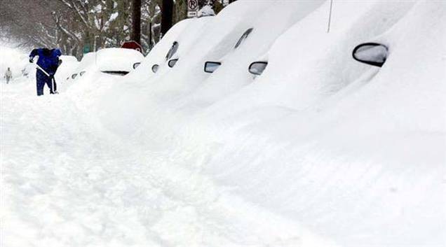 Téměř polovinu území USA pokryl sníh