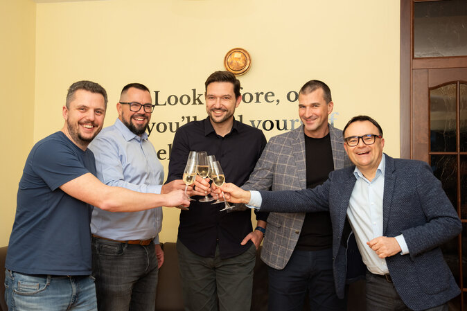 zleva - Tomáš Koníček, Zdeněk Santler, Jiří Paták, Josef Novotný, Tomáš Síkora zleva - Tomáš Koníček, Zdeněk Santler, Jiří Paták, Josef Novotný, Tomáš Síkora