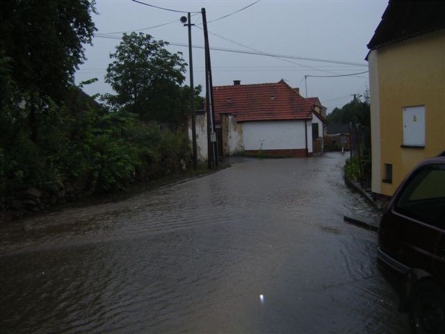 Německo hlásí první oběť záplav, řeky se zvedají i v Belgii
