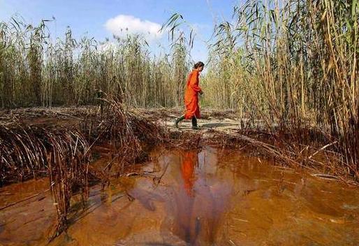 BP zaplatí za explozi plošiny Deepwater skoro 8 miliard dolarů