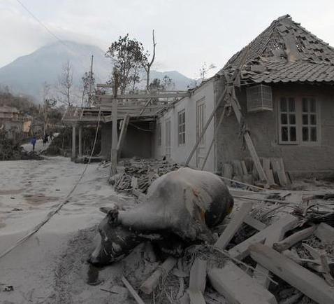 Po tsunami se v Indonésii stále pohřešuje 300 lidí