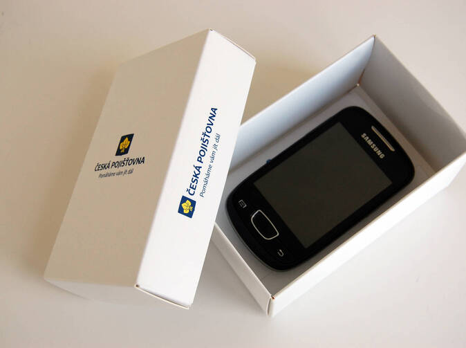 ČESKÁ POJIŠŤOVNA přidává k povinnému ručení CHYTRÝ MOBILNÍ TELEFON 