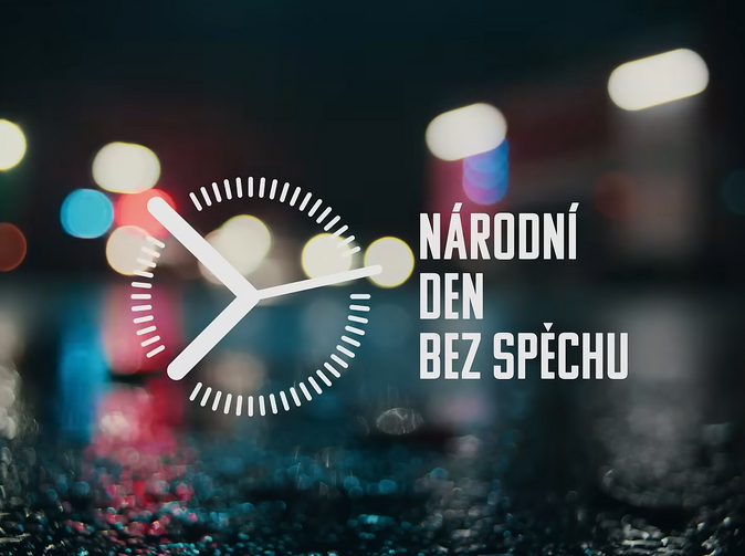 Česko se symbolicky zpomalí. Orloj odbije 130krát za oběti rychlé jízdy 