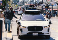 Platformy autonomních taxíků se tlačí do Velké Británie… příliš brzy