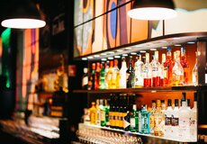 S konzumací alkoholu lze v Česku spojit 6 až 7 tisíc úmrtí ročně