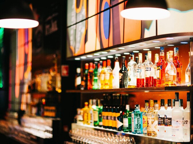S konzumací alkoholu lze v Česku spojit 6 až 7 tisíc úmrtí ročně