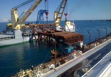 Vrak lodi Costa Concordia se bude zřejmě zvedat až do rána
