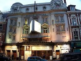 Pád stropu v londýnském divadle