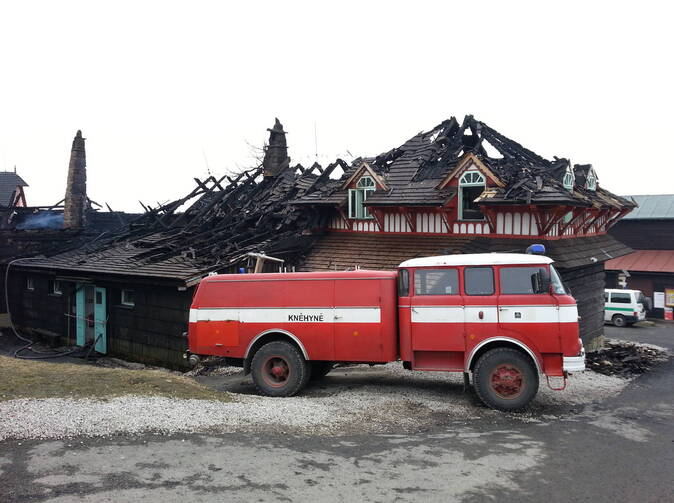 Požár chaty Libušín na Pustevnách: škody za desítky milionů