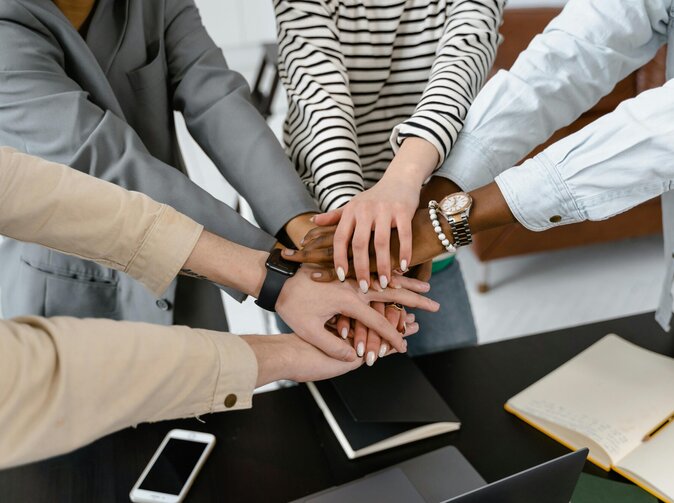 České národní bance důvěřují více než tři čtvrtiny lidí