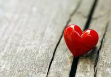 Valentýna slaví dvě třetiny Čechů, svůj vztah by si pojistila pětina z nich