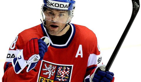 Že hokejisty kryjí chrániče vědí všichni, jak se ale chrání před dalšími riziky šampionátu?