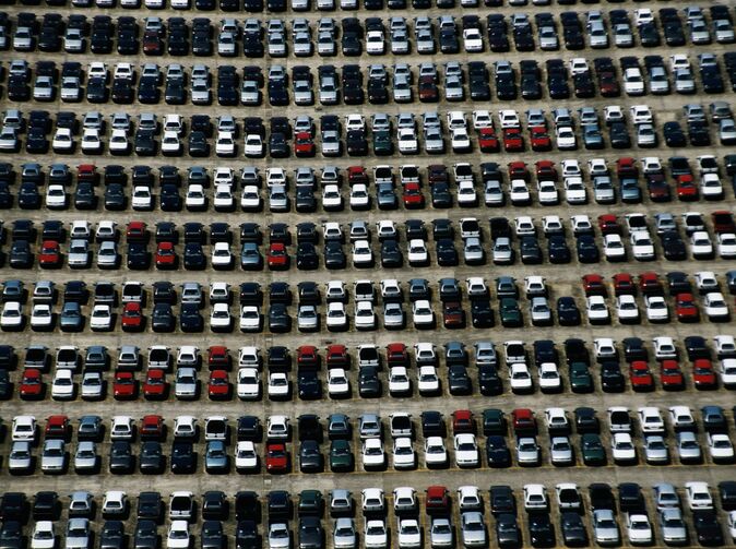 Nepozornost při parkování stojí téměř za polovinou nehod a toto číslo stále roste, zjistila Allianz