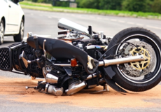 Za ochrnutí motorkáře, kterému vběhl do cesty pes, může majitelka zvířete