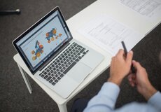 2025: Prudential Financial s čistým ziskem 31 %. Swiss Re zásadně roste