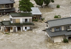 
			Japonsko sužují povodně, které způsobily i únik radioaktivní vody z Fukušimy