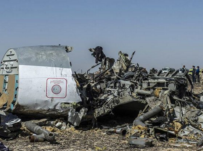 Při pádu letadla nad Sinajskou pouští zahynulo 224 lidí