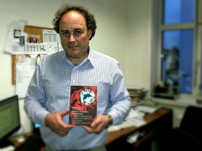 S Tomášem Jelínkem o jeho knize Pojišťovny ve službách hákového kříže