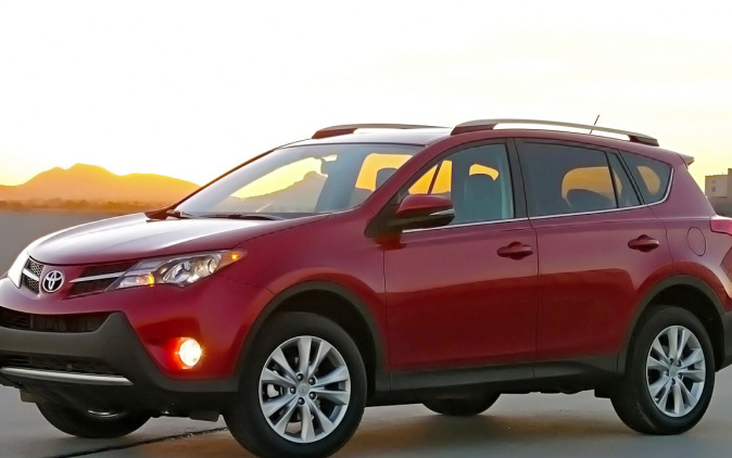 Toyota svolává do servisů 3 miliony vozů SUV kvůli vadě na pásech