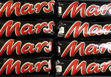 Tyčinky Mars se stahují z prodeje. Našel se v nich kousek plastu