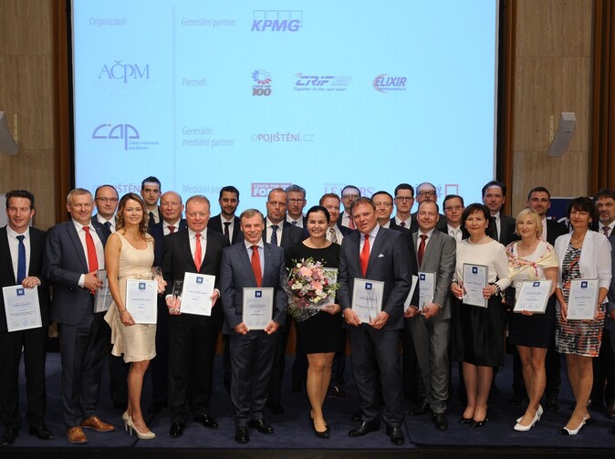 Oficiální fotografie z Pojišťovny roku 2016 jsou na světě. Poznáte známé osobnosti?