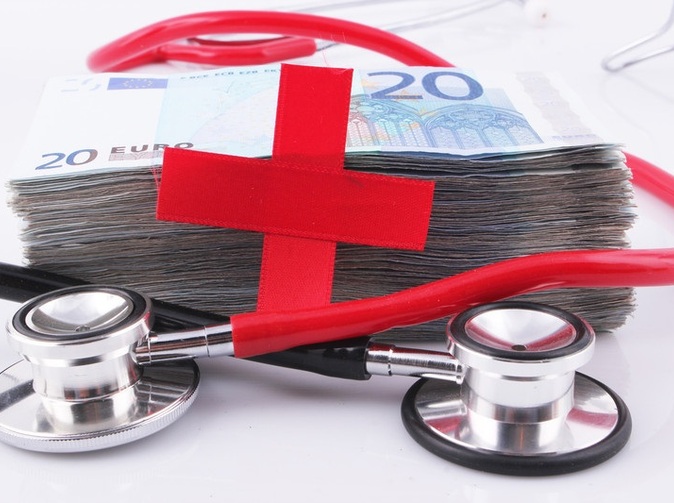 Češi si na zdravotní péči připlácejí v průměru více než 5 tisíc ročně