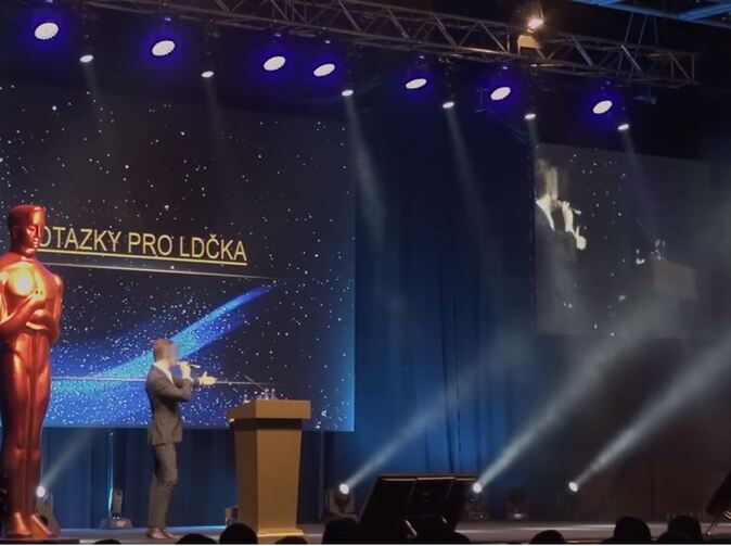 Kauza OVB: Společnost stahuje žalobu na kritický snímek Rada nad zlato