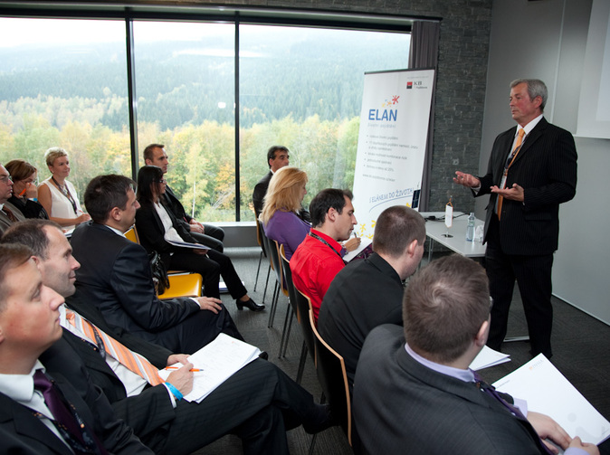 Těžko na cvičišti, lehko na bojišti. INSIA školí svou síť a hraje na kvalitu