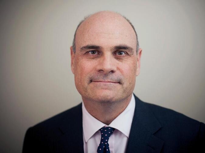 Slušný zlatý padák pro CEO AIG Petera Hancocka