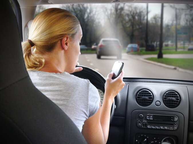 Rakousko: Mobil za volantem je hlavní příčinou nehod 