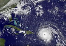 
			Allianz nenechá klienty postižené hurikánem Irma na holičkách