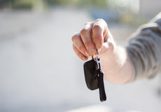 Motoristé budou mít vyšší minimální limity krytí. UNIQA je změní automaticky