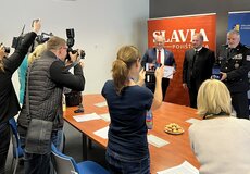 Slavia a Policie ČR ocenily muže, který na Zlínsku našel ztracenou seniorku