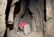 Video: Hasiči a speleozáchranáři vyprostili zraněného z hlubin jeskyně