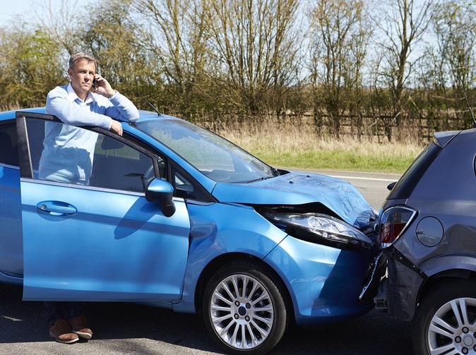 Co dělat, když se v zahraničí potýkáte s nezaviněnou autonehodou?