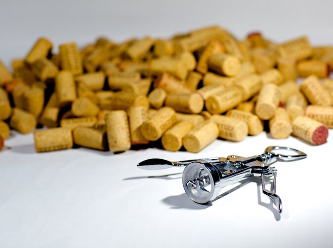 1Q 2023: Aktiva Aegonu jsou -24 %. MAPFRE má čistý zisk -17 %