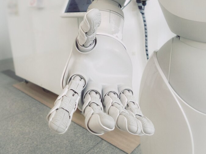Německo: Kooperují s Fintech firmami častěji banky, nebo pojišťovny?