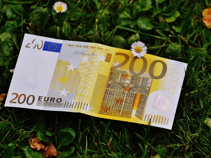 2021: Pojistné AXA dosáhlo výše 100 mld. €. Skupina R+V zvýšila obrat 
