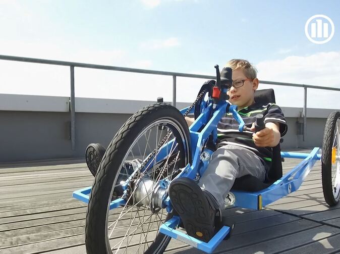 Allianz podporuje výrobu dětských handbiků