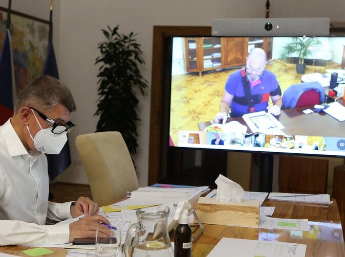 Epidemie koronaviru se vymkla kontrole. Vláda razantně přitvrzuje!