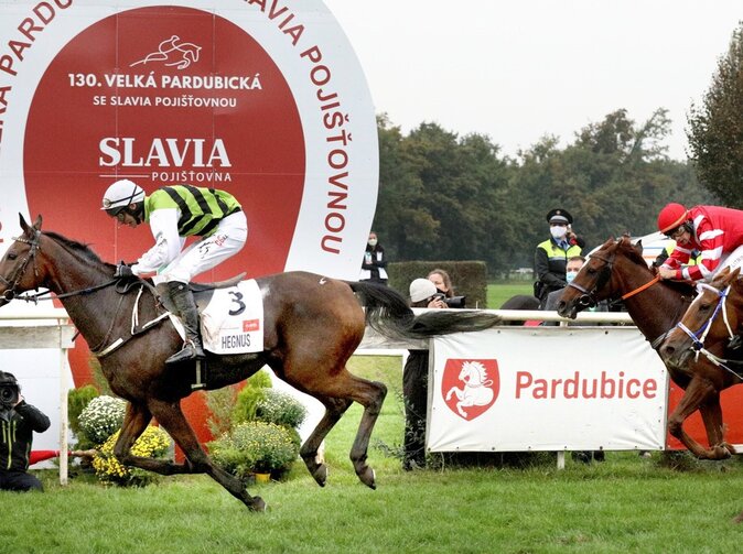 Slavia pojišťovna podpoří Velkou pardubickou i v dalších letech